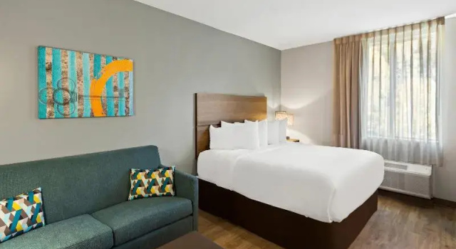Четырёхместный люкс c 1 комнатой MainStay Suites Gatlinburg Downtown Area