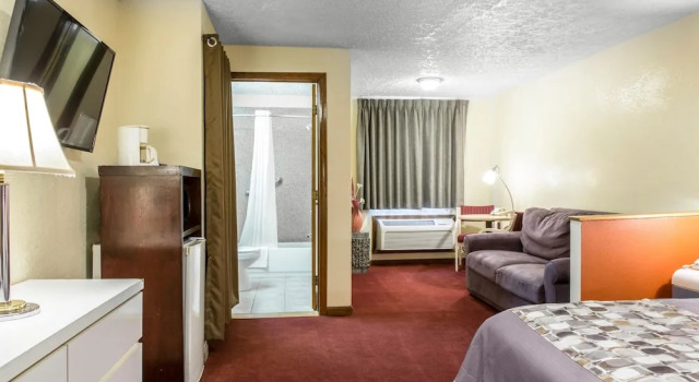 Люкс Rodeway Inn & Suites Branford - Guilford