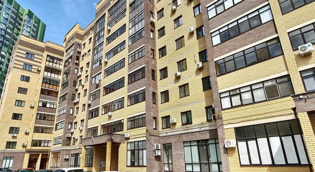 Spacious 3-room apartment near Ametevo metro station, Prenota Appartamento Hotel a Tatarstan con parcheggio, Parcheggio