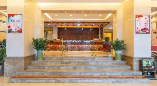 Четырёхместный люкс Deluxe Yun Yang International Hotel