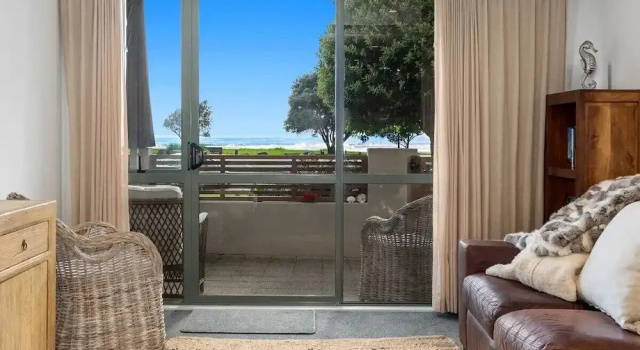 Апартаменты Standard Beachpoint Apartments