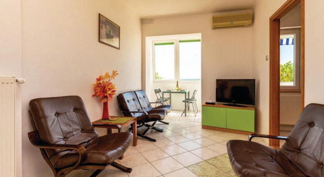 Beautiful Home in Crikvenica With Wifi and 2 Bedrooms, Забронировать Отель Отели Приморско-Горанской жупания с парковкой, Парковка