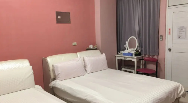 Четырёхместный номер Standard Цокольный этаж c 1 комнатой с балконом Happy Homestay