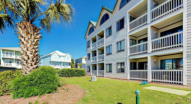 Sunny Gulf Shores Plantation Condo by RedAwning, Забронировать Отель Отели Галф-Хайлендс с бассейном, Бассейн