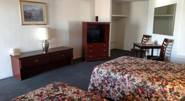 Четырёхместный номер Standard Essex House Motel