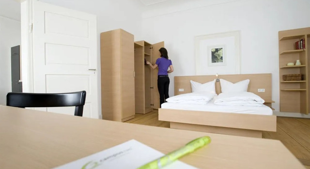 Hotel CampusZwei Komfortable Doppelzimmer & Apartments mit Küche Zentral in Ludwigsburg ideal für Business & Langzeitaufenthalte 24h Check in Kinder bis 14 Jahre übernachten kostenlos, Забронировать Апартаменты/квартира Апартаменты Людвигсбург, рядом с Конференц-центр Forum am Schlosspark, Апартаменты/квартира