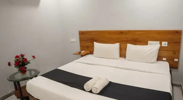 Номер Deluxe FabHotel Vaishnavi Classic