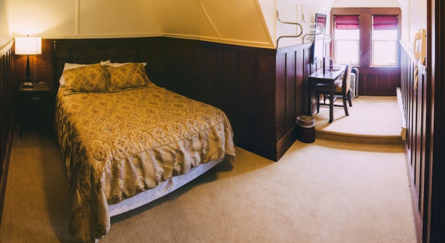 Двухместный номер Standard с видом на озеро Prince of Wales Hotel