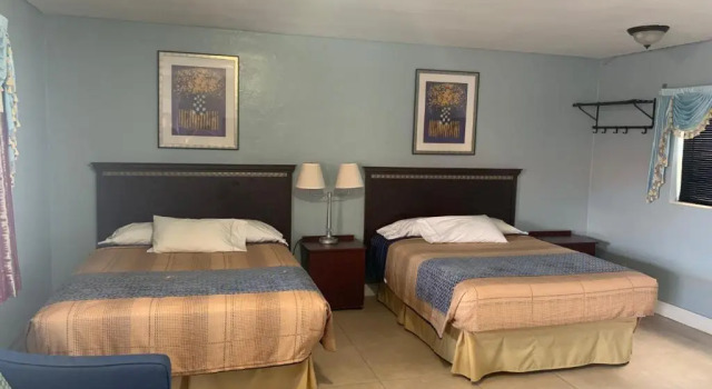 Deluxe Inn, Rezerwuj Hotel Hotele w Broward County z parkingiem, Parking