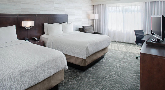 Четырёхместный номер Standard Courtyard by Marriott Manchester-Boston Regional Airport