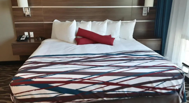 Люкс Deluxe Encore Suites by Service Plus Inns