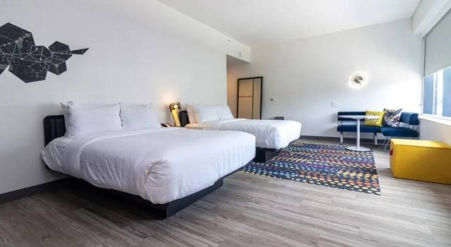 Четырёхместный номер Standard Aloft by Marriott St. Louis Cortex