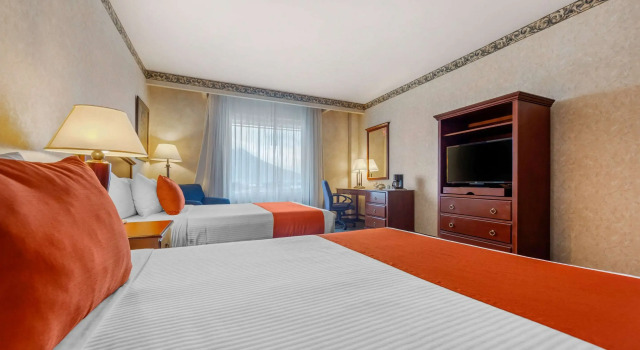 Четырёхместный номер Standard Quality Inn Monterrey La Fe