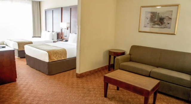 Четырёхместный люкс Comfort Suites Fort Worth North Fossil Creek