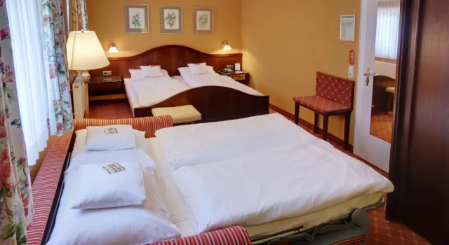Четырёхместный номер Standard Hotel Brauereigasthof Landwehr-Bräu