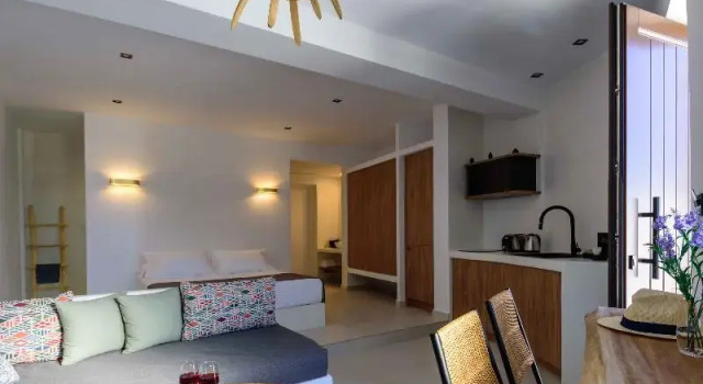 Полулюкс Ryolithos Suites