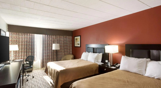 Четырёхместный номер Standard Exton Hotel and Conference Center