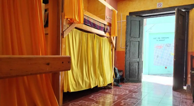 Кровать в общем номере Iguana Hostel