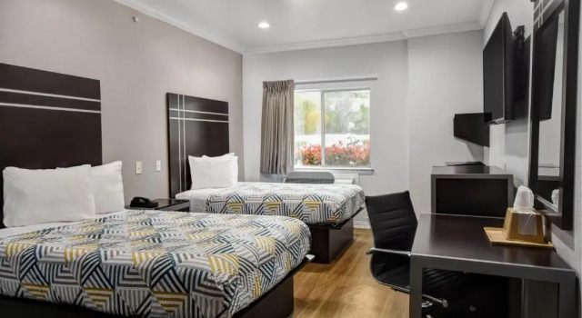 Четырёхместный номер Standard Motel 6 Humble, TX - Houston International Airport
