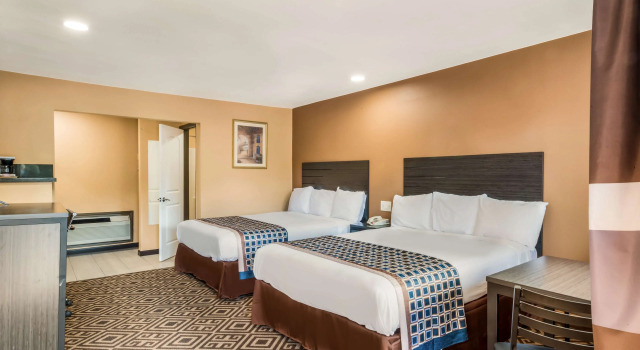 Четырёхместный номер Standard Americas Best Value Inn - Ukiah