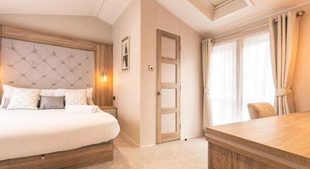 Lakeside Retreat Lodge With Hot Tub, Book Hotel Barmby Moor Merseyside