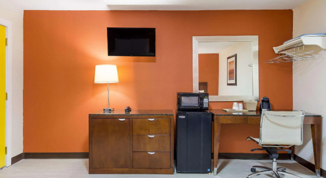Четырёхместный номер Standard Rodeway Inn Berryville