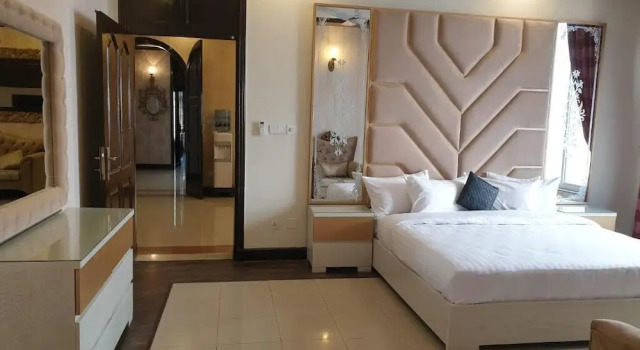 Royal Villa Islamabad, Book Guesthouse Hotels in Islamabad with Parking, Parking
