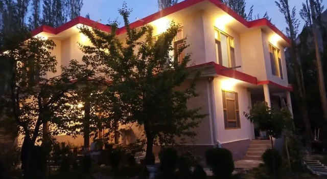 Serere Guest House Skardu, Забронировать Гостевой дом Отели Скарду с парковкой, Парковка