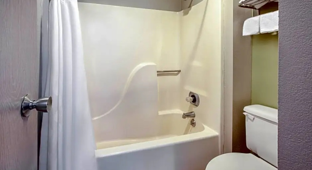 Двухместный люкс Baymont by Wyndham Grand Rapids Airport