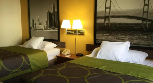 Четырёхместный номер Standard Super 8 by Wyndham Canton/Livonia Area