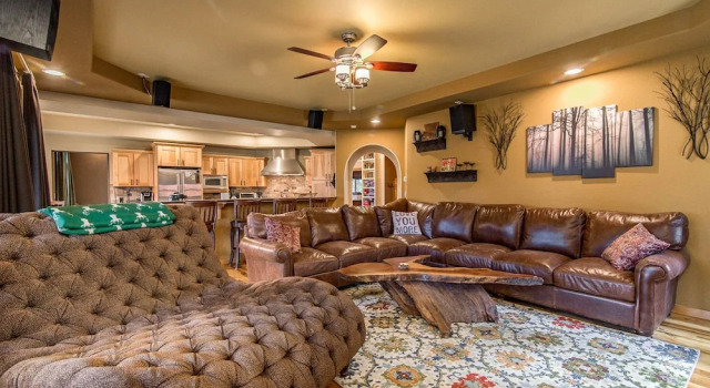 12726 Greenwood Dr House - 4 Br home by RedAwning