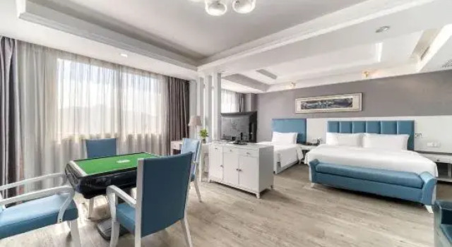 Семейный люкс Huihe Hotel (Shangrao High Speed Railway Station)