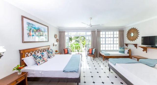 Семейный номер Standard с балконом Palm Beach Hotel