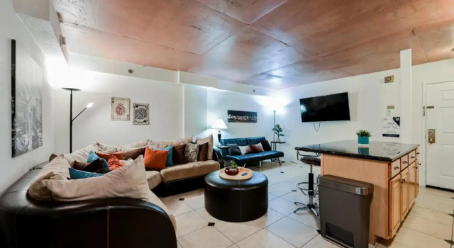 Апартаменты Deluxe StripViewSuites at Jockey Club