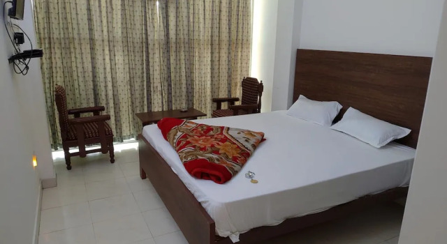 Hotel Green Palace and Ujala Restaurant