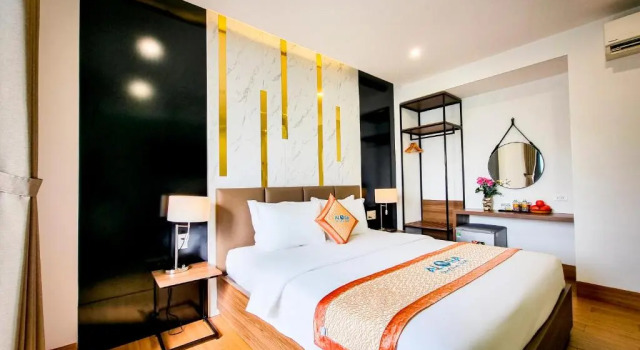 Двухместный номер Deluxe с балконом Aloha Hotel