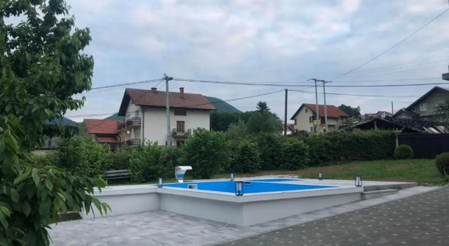 Коттедж с балконом и с красивым видом из окна House Skoko