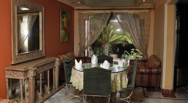 Regency Inn Hotels, Rezervasyon Otel Gulberg Lahor, Fortress Square yakınında