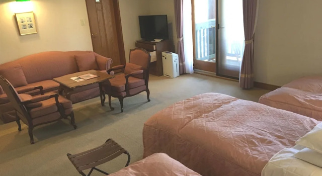 Трёхместный номер Deluxe с балконом Chuzenji Kanaya Hotel