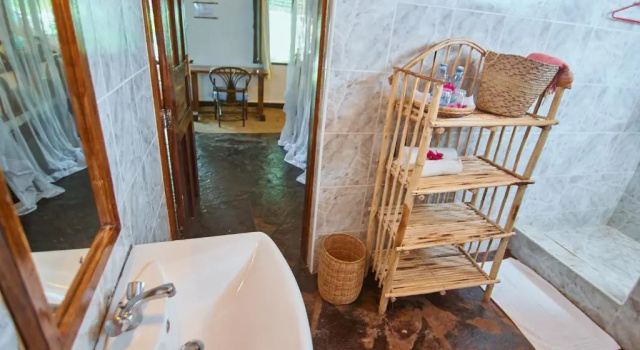 Трёхместный номер Standard с видом на бассейн Mvuvi Lodge Watamu