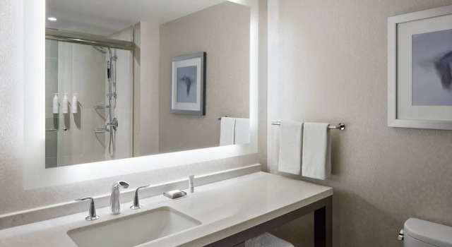 Двухместный номер с балконом Marriott Downtown at CF Toronto Eaton Centre