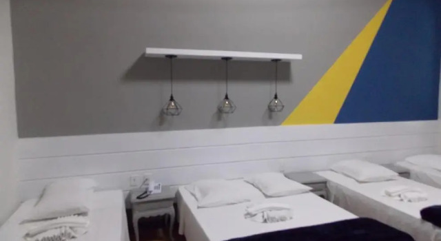Четырёхместный номер Standard MOVA Hotel Doeste - Localizado em frente a Praça Principal da Cidade, na área Central - Pé na Praça