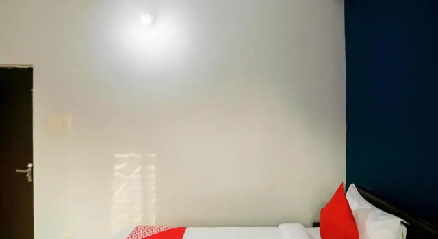 OYO Flagship 76560 Hotel Vanss, Varaa Hotelli 3 tähden hotellit kohteessa Orissa, 3*