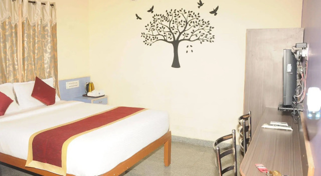 Ample Inn, Rezerwuj Hotel Hotele w Bangalore z basenem, Basen