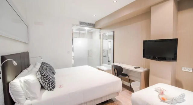 Трёхместный номер Petit Palace Puerta del Sol