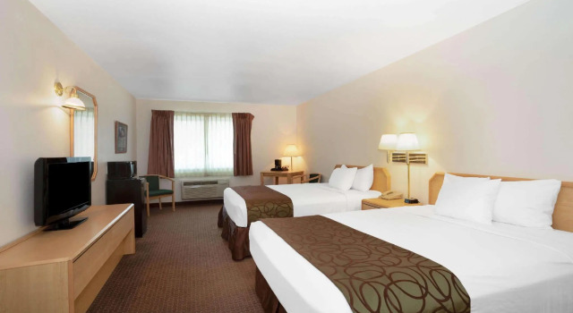 Четырёхместный номер Standard Inn at Lander, Travelodge by Wyndham