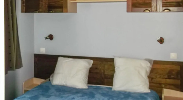 Cosy, 2-bedroom Mobile Home With a Furnished Terrace and Serene Garden, Rezerwuj Hotel Hotele w Côte de Beauté z basenem, Basen