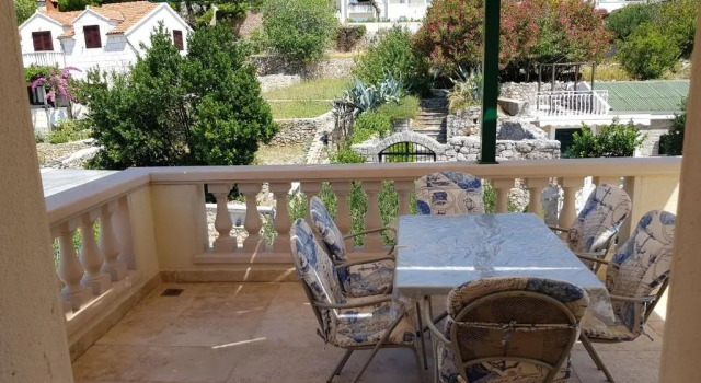 Seaview Apartment With Large Terrace Bol