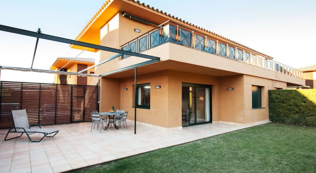 Апартаменты с видом на сад Torremirona Aparthotel Vila Birdie