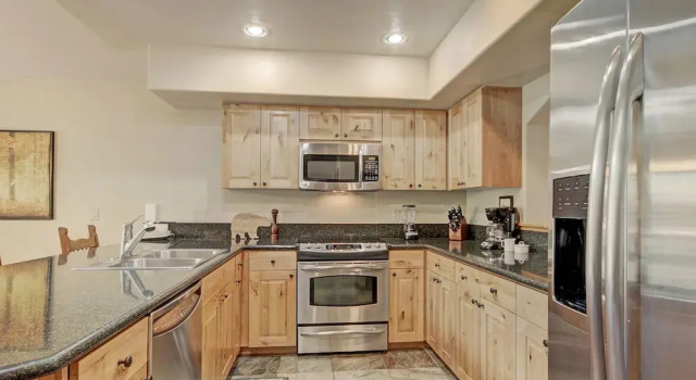 Номер Standard Soaring Ceilings + Mins To Gondola/apres-ski - 2br Sleeps 6 2 Bedroom Townhouse by RedAwning